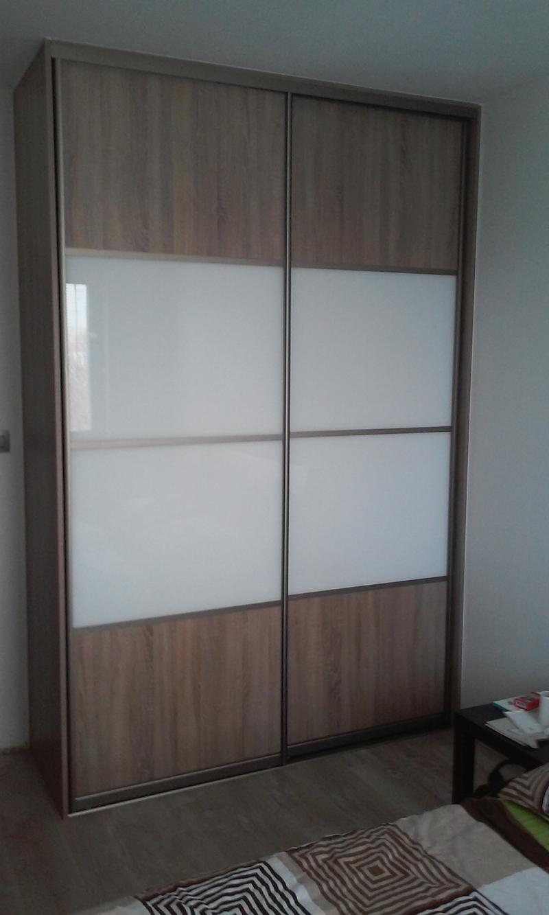 vstavana skrina